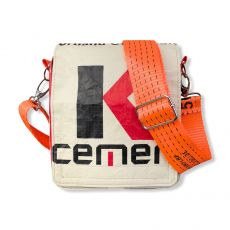 Beadbags CR11 Schultasche aus Zementsack rot mit schwarzen Griff