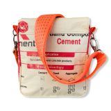 Beadbags CR11 Schultasche aus Zementsack rot mit schwarzen Griff
