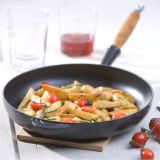 Le Creuset Bratpfanne mit Holzgriff 28cm - schwarz