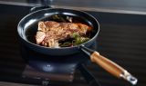 Le Creuset Bratpfanne mit Holzgriff 28cm - schwarz