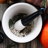 Le Creuset M�rser - in versch. Farben